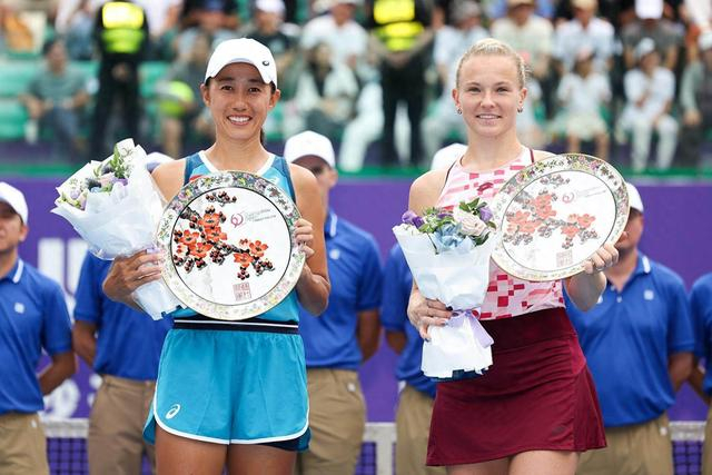 开云-张帅搭档西尼亚科娃夺WTA500阿德莱德女双冠军，斩获2026赛季首冠|克拉夫奇克|基切诺克|澳网|女单|网球_新浪新闻